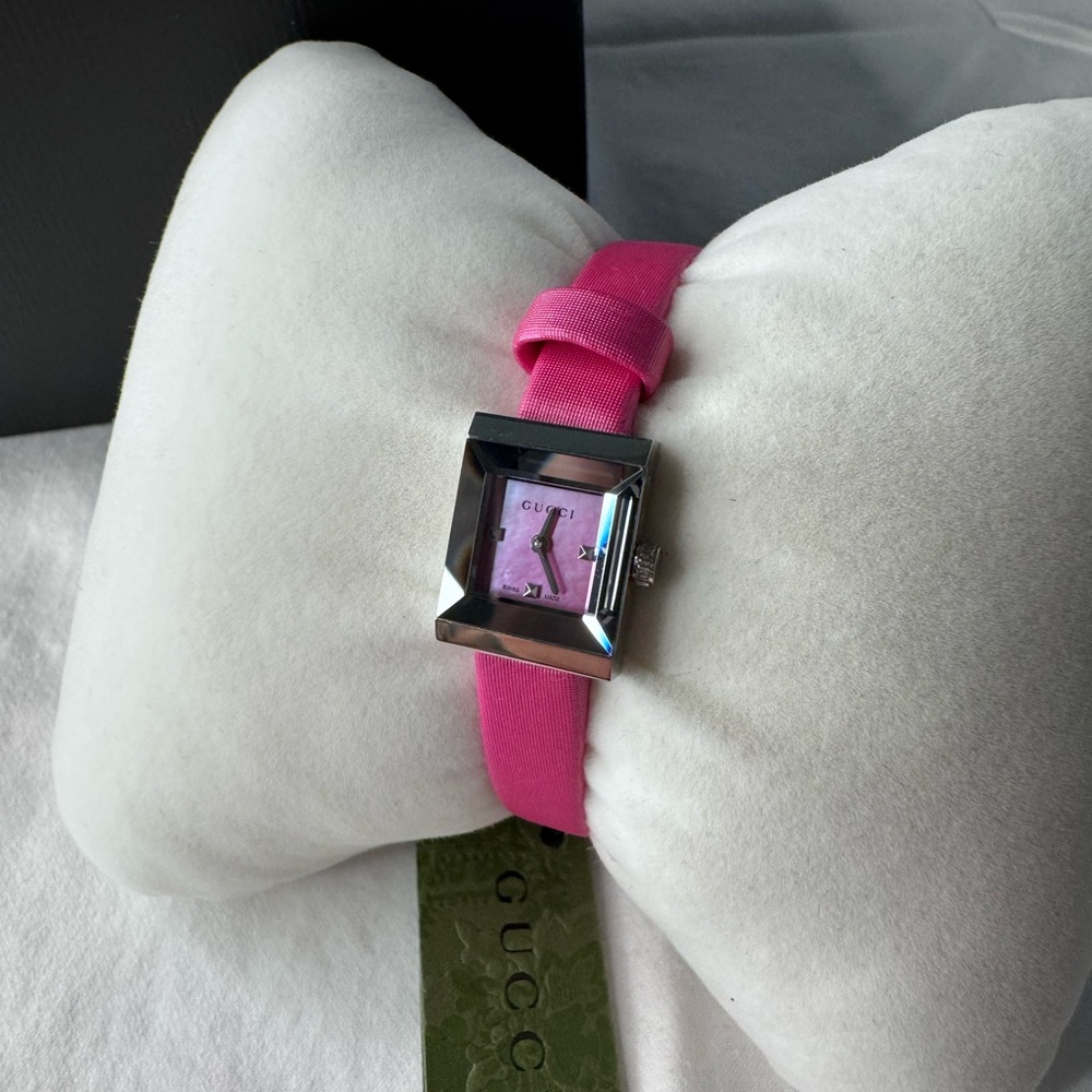 ❤️ Gucci YA128533 G-Frame 18MM Women's Fuchsia Pink Satin Watch